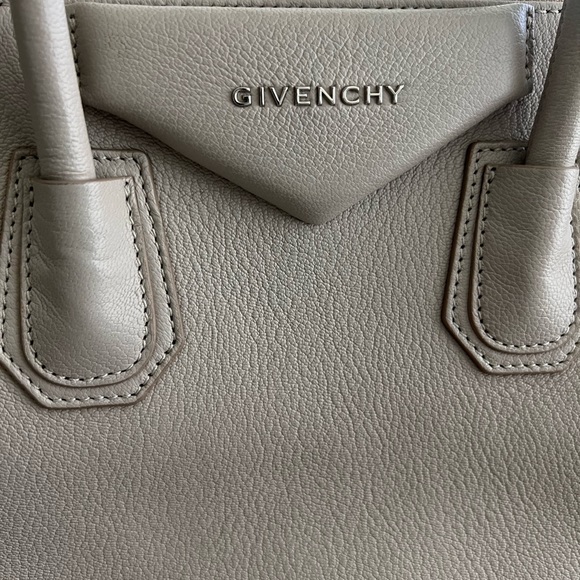 Givenchy Small Antigona Bag in Natural - Picture 9 of 10